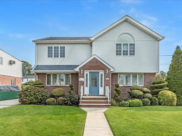 922 N 1st Street, New Hyde Park, NY 11040