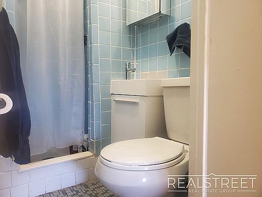 3rd image of 109 Joralemon St APT 10
