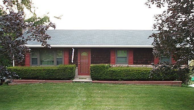 1st image of 207 Edgewood Dr