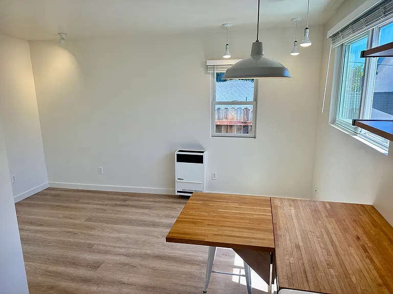 1566 W Valerio St #C — Photo 5