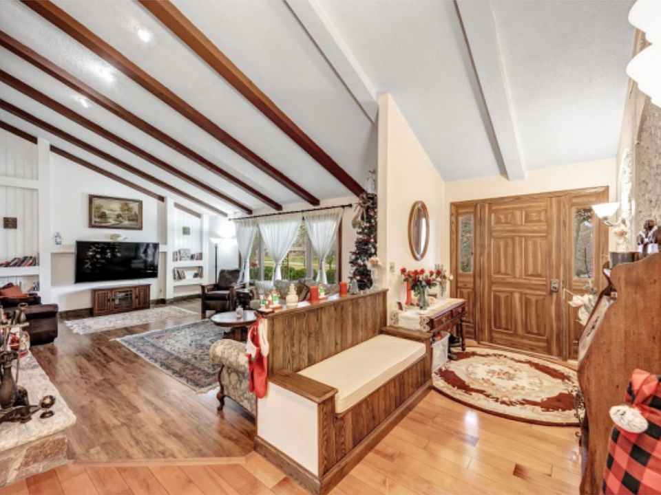 1st image of 4429 Oak Ridge Cir