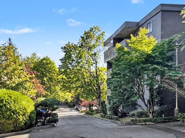 Pine Ridge Village, 3250 Rock City Rd, Nanaimo, BC V9T 4R2