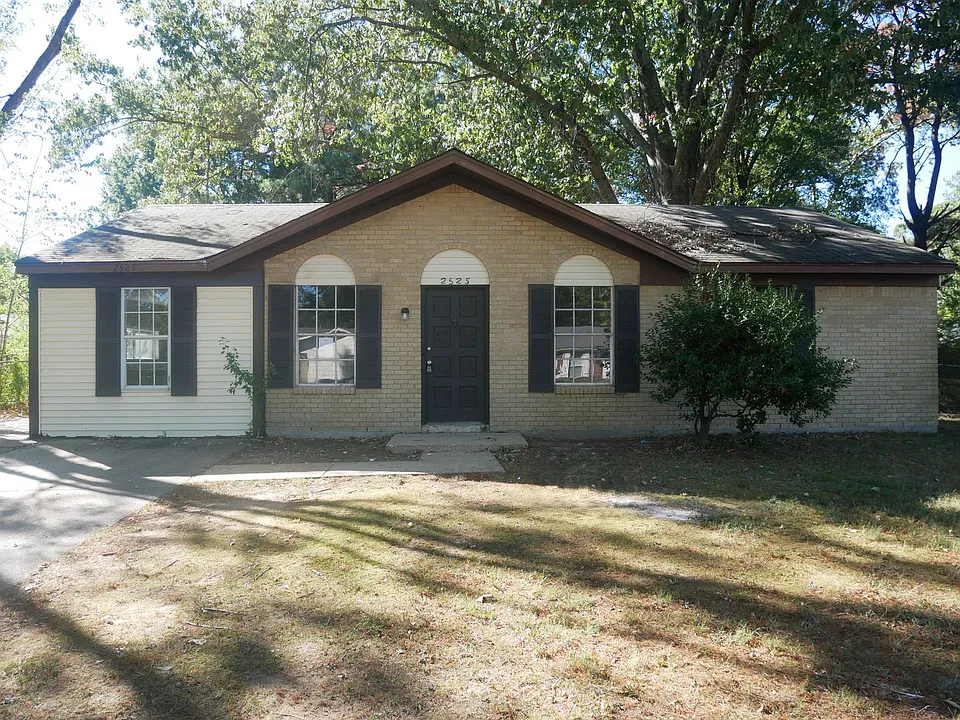 2525 Eastbrook Dr