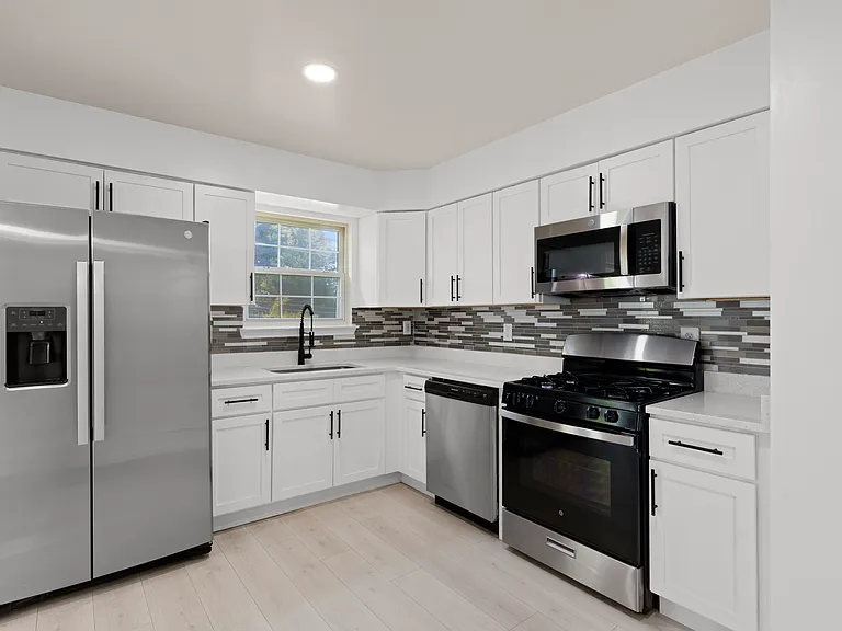 8408 Lenaskin Ln — Photo 9