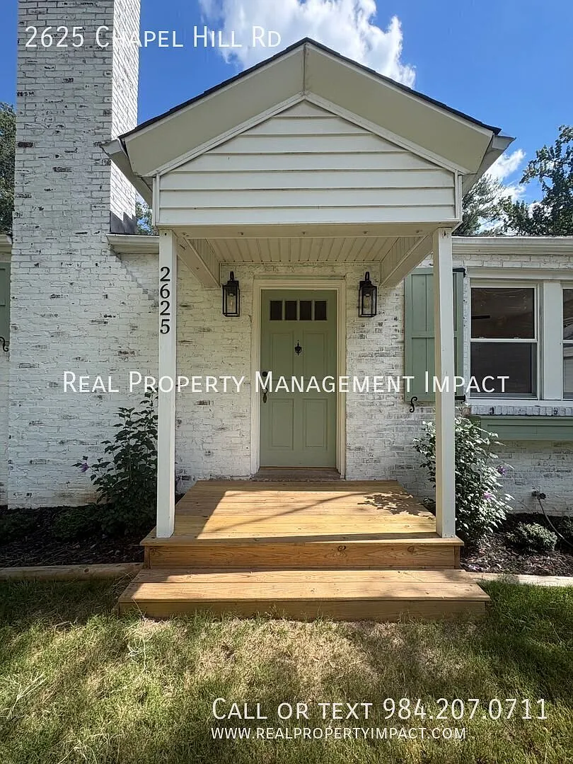 Renovated 2-bed, 2-bath Cottage-Style Home Near Duke & Downtown Durham — Photo 4