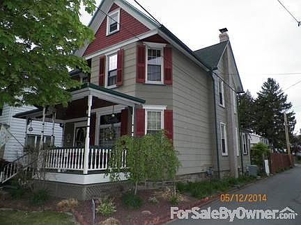 Front Right View
						:
						The fence surrounds the entire rear yard.