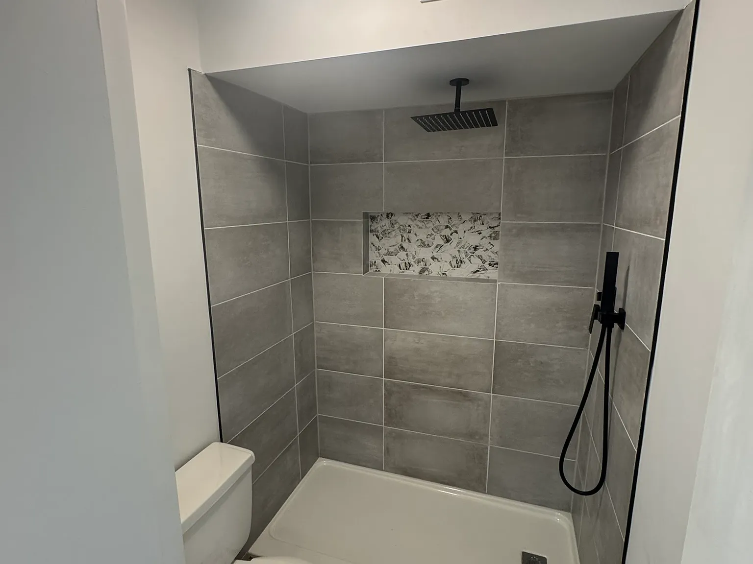 2 bed, 2.5 bath, 2175 sqft, $2,100 — Photo 4