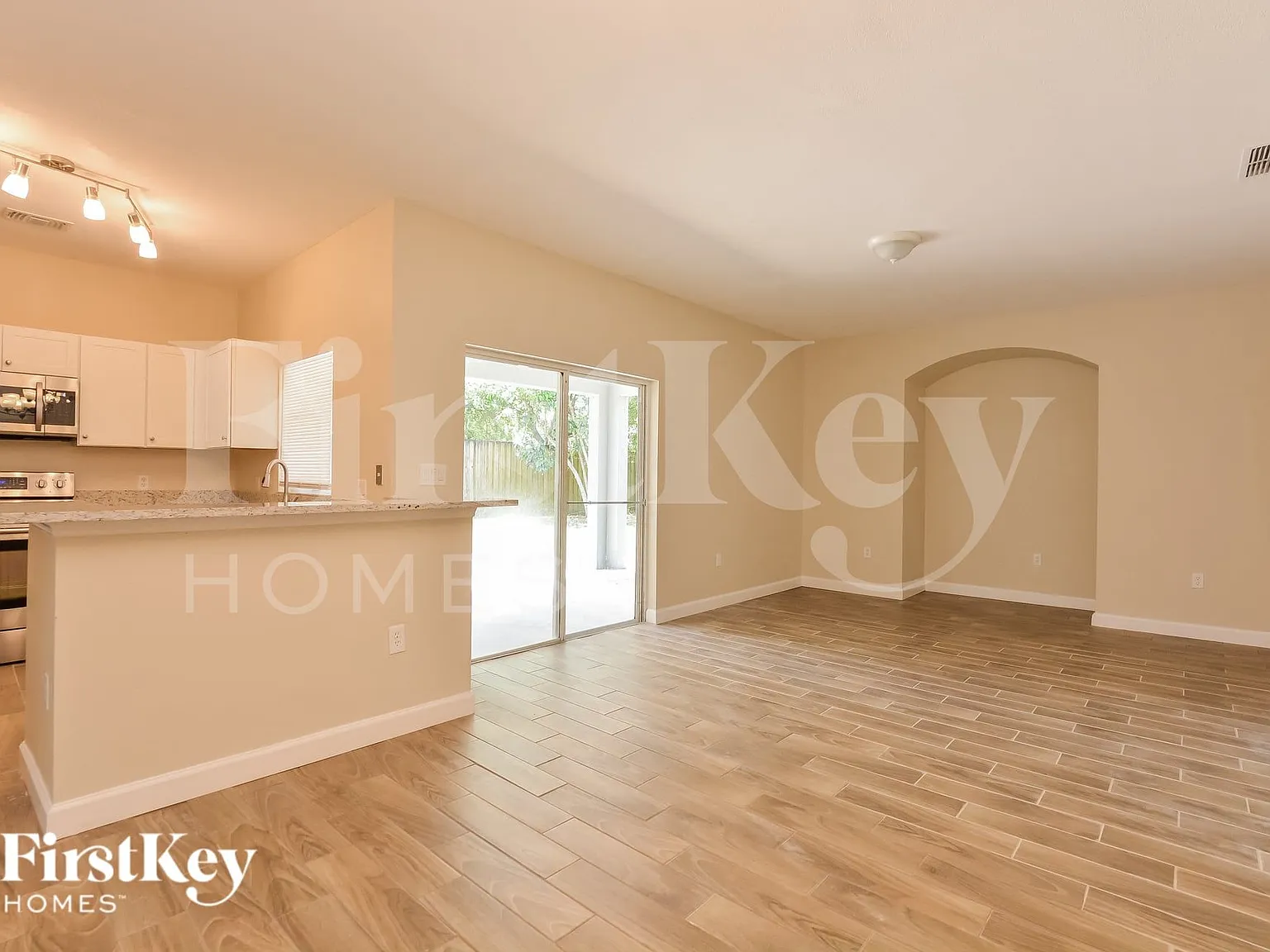 3 bed, 2.0 bath, 1508 sqft, $2,120 — Photo 3