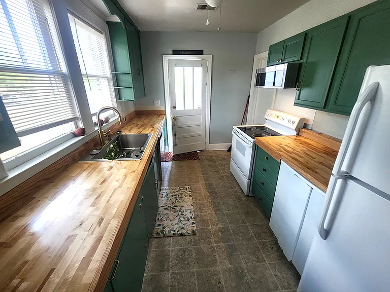 1001 B Ave — Photo 10