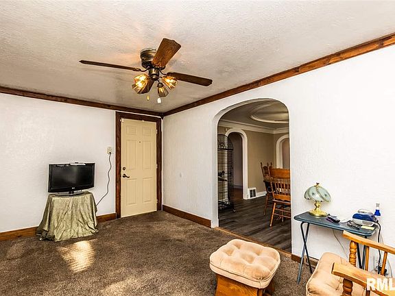 5th image of 2110 N Gale Ave