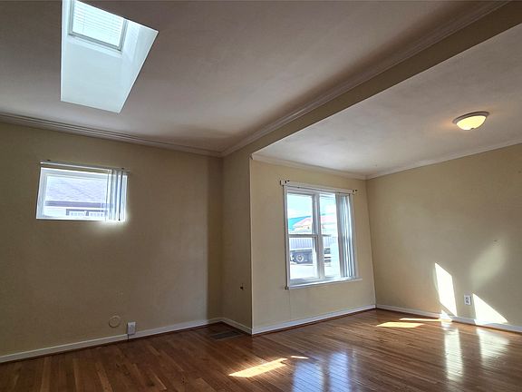 5th image of 205 E Market St