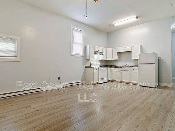 4th image of 440 W Washington St #2FR