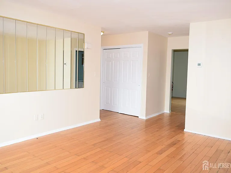 31 Larch St — Photo 9