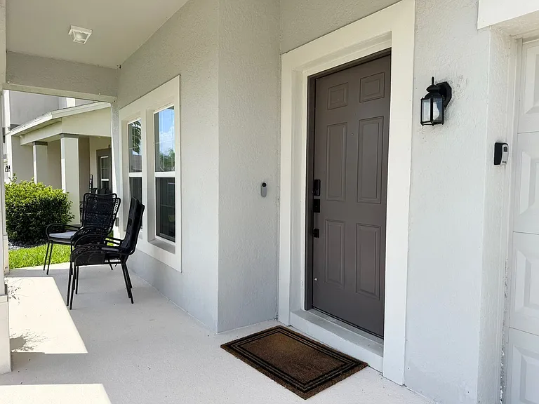 1659 Chatsworth Cir — Photo 2