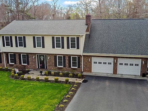 3rd image of 414 Conifer Dr