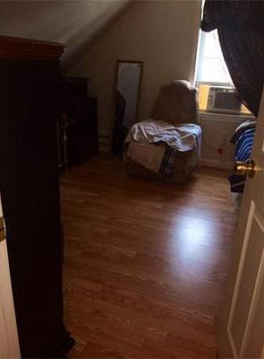 2nd image of 32 1/2 Louis St