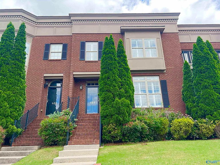 107 Grove Park Ln — Photo 2
