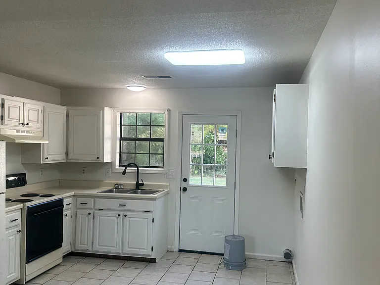 710 S 6th St #2 — Photo 3