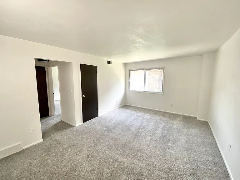 Carriage Hill Apartments — Photo 24