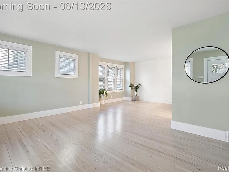 487 Smith Ave — Photo 4