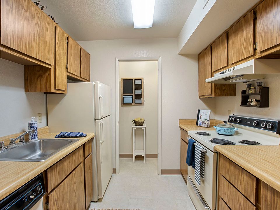 Classic Kitchen (Cedar/Redwood)