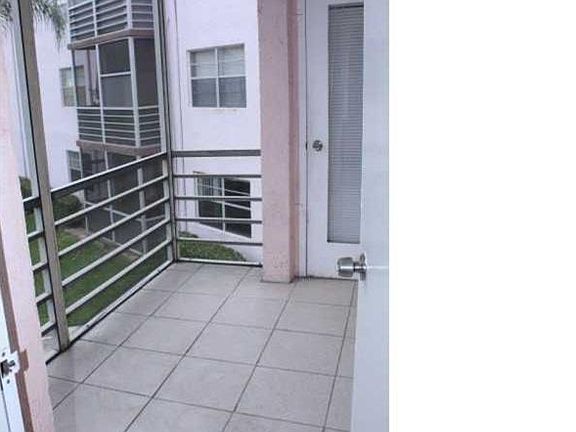 4th image of 4304 NW 9th Ave APT 23C