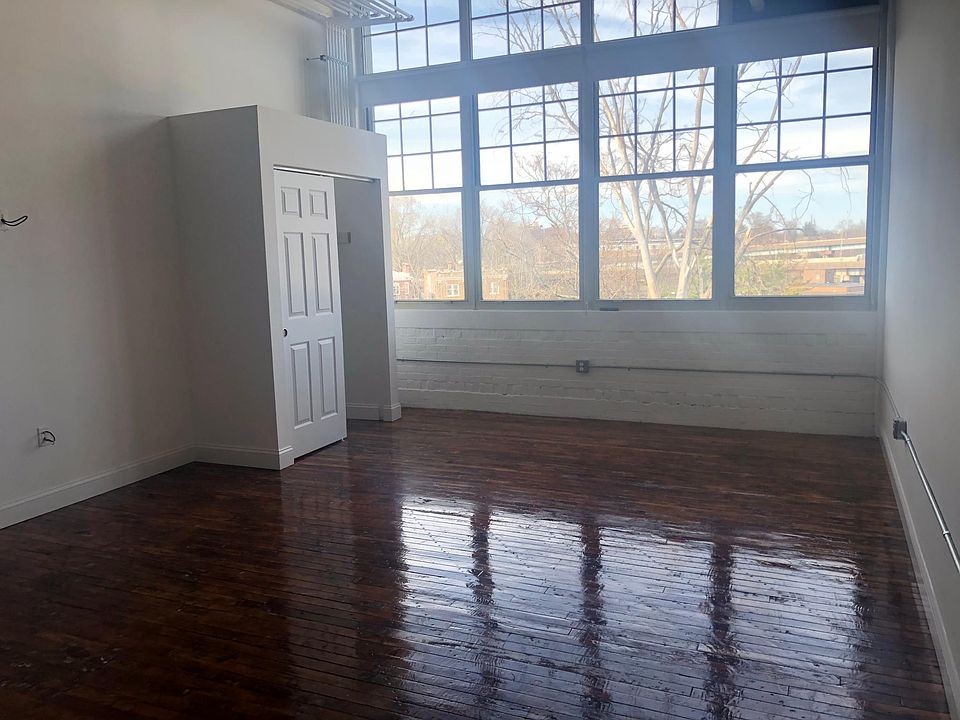 2nd image of 30 Arbor St Ste 14