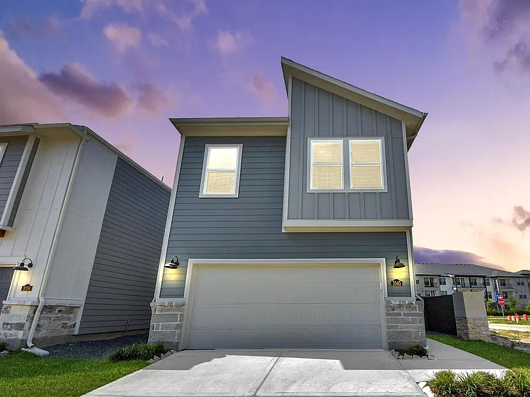 1043 Cedar Place Ln — Photo 2