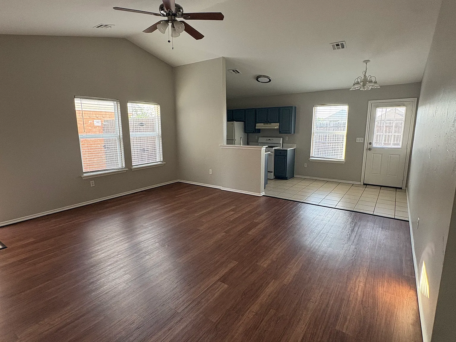 3 bed, 1230 sqft, $1,500 — Photo 3
