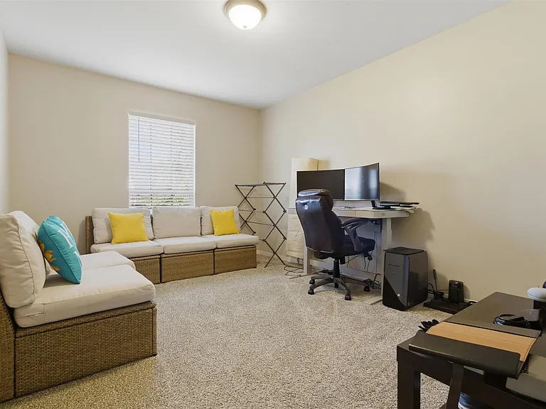 2310 Droxford Dr — Photo 15