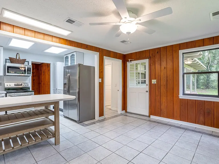 5070 Buck Lake Rd — Photo 2