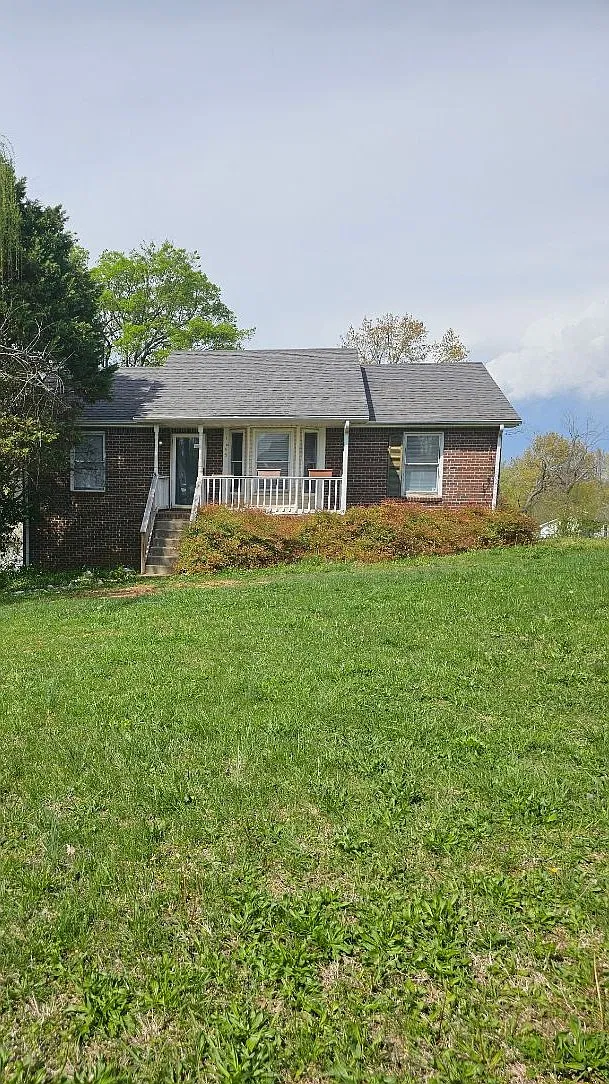3 bed, 1098 sqft, $1,850 — Photo 1
