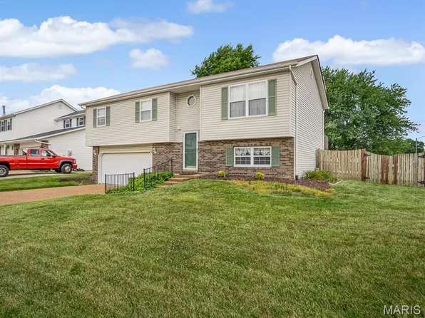 1 Wild Horse Ct, Troy, IL 62294