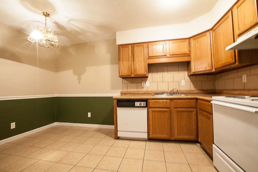 2nd image of 411 Barnhardt Cir