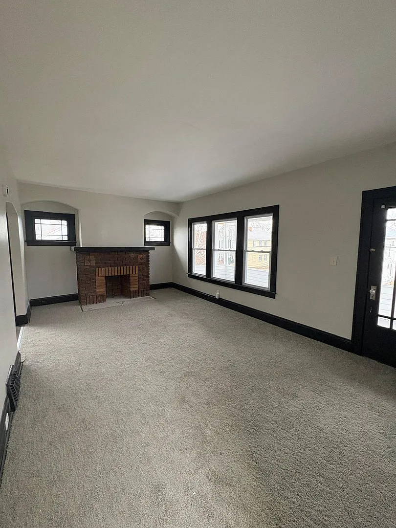15710 Corsica Avenue — Photo 3