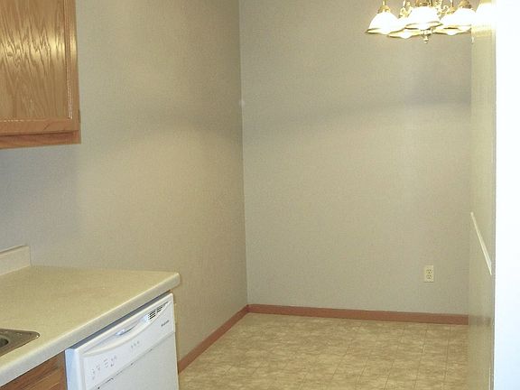 5th image of 610 W 8th St #B