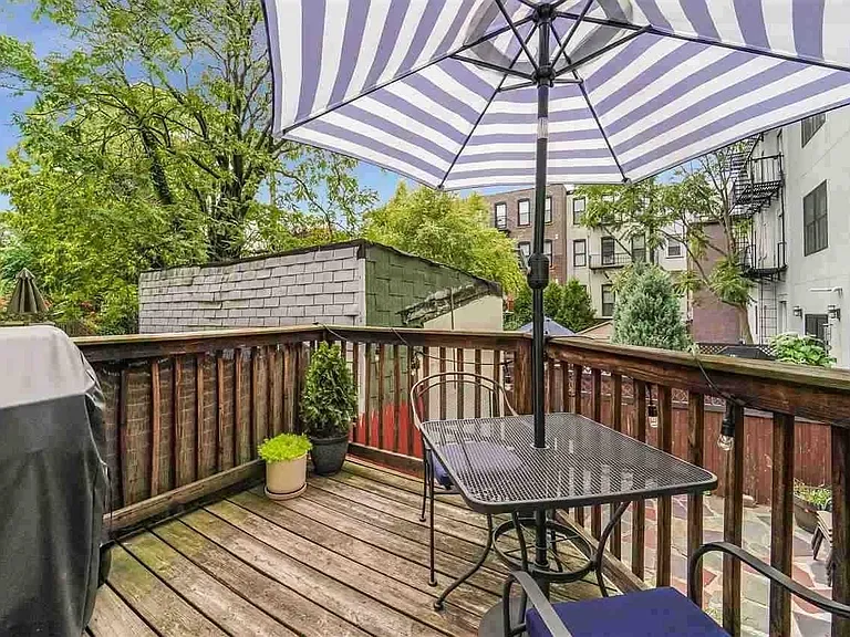 138 Garden St — Photo 8