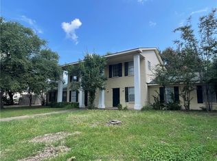 1805 Briar Oaks Dr, Bryan, TX 77802