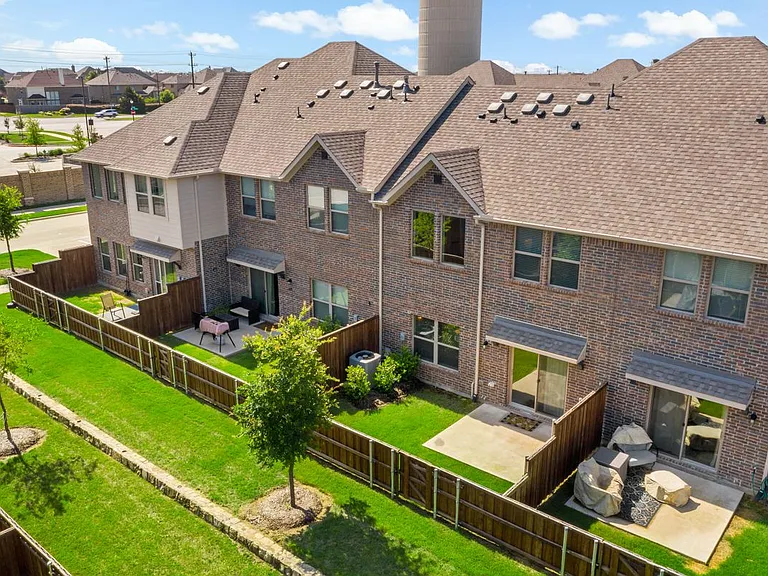 2749 Starburst Dr — Photo 3