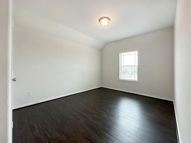 23610 Carducci Dr — Photo 32
