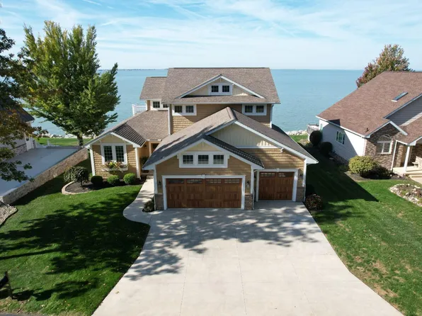 1394 N Overlook Dr, Pt Clinton, OH 43452