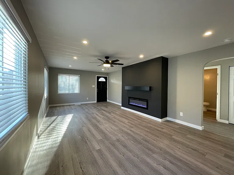 891 S Harris Ave — Photo 5