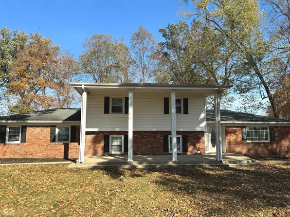 6920 W Woodcrest Dr, Greenfield, IN 46140