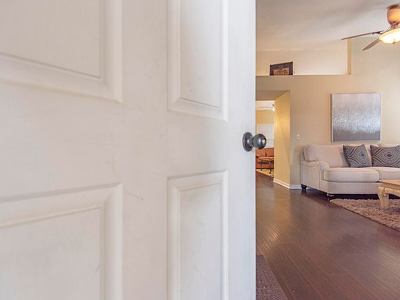 5th image of 3406 W Packwood Ave