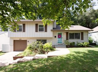 8808 W 89th St, Overland Park, KS 66212