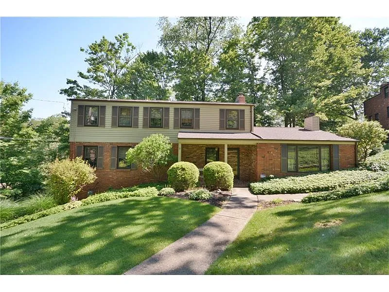 239 Gateshead Dr photo 1