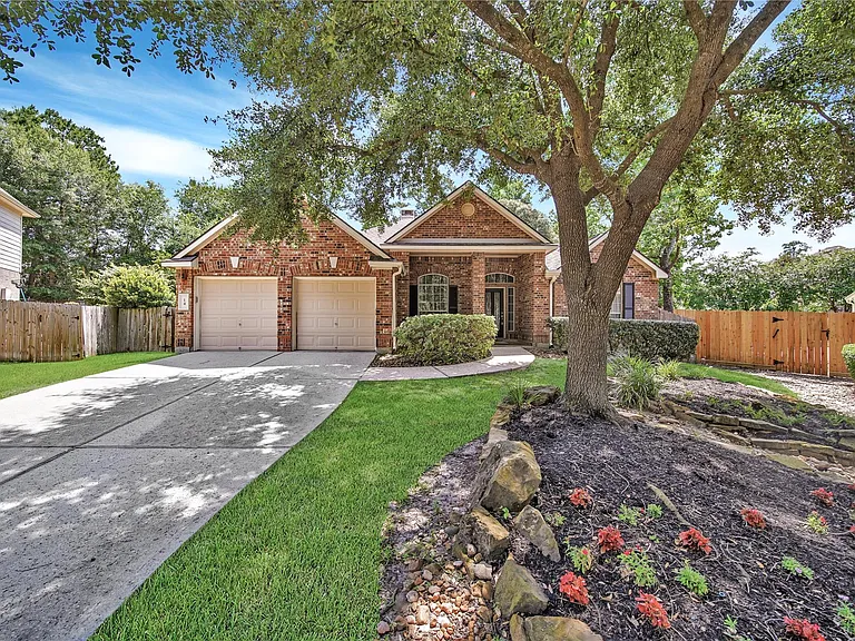 14 Beauty Bower Pl — Photo 1