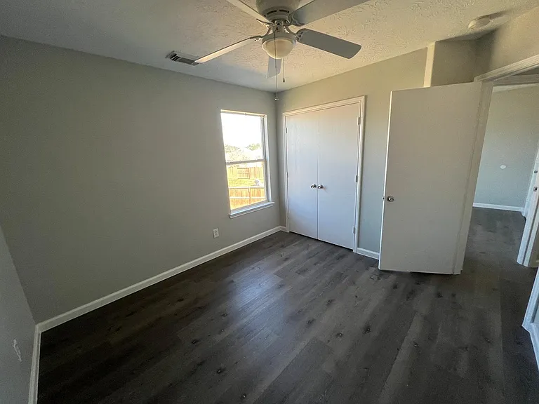 19451 Nasworthy Dr — Photo 25
