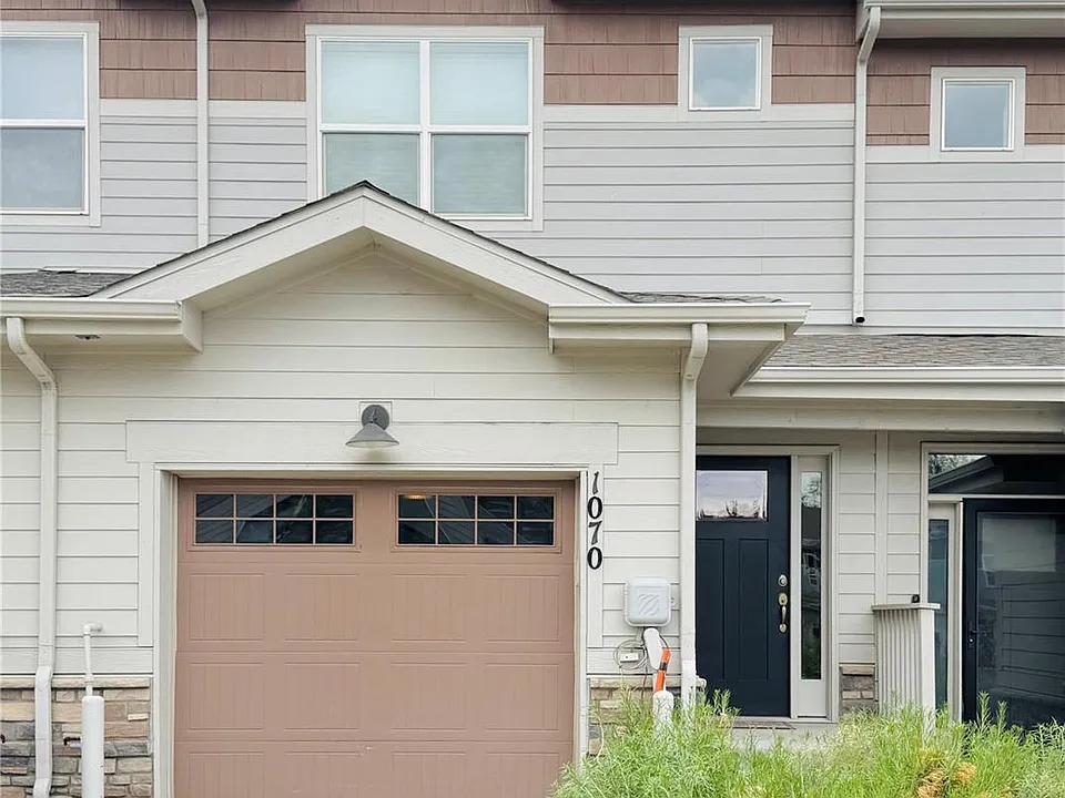 1070 Oak Cir