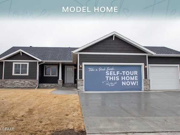 396 Hummel Ct, Grand Forks, ND 58201